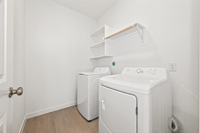 Building Photo - 6619 Sunset Velvet Dr