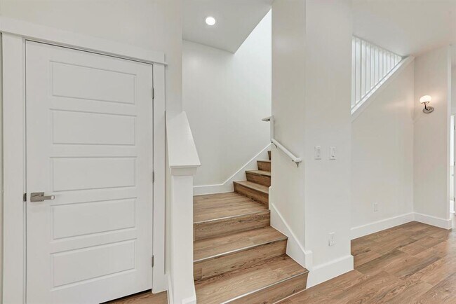 Building Photo - 401 Delmar Ave