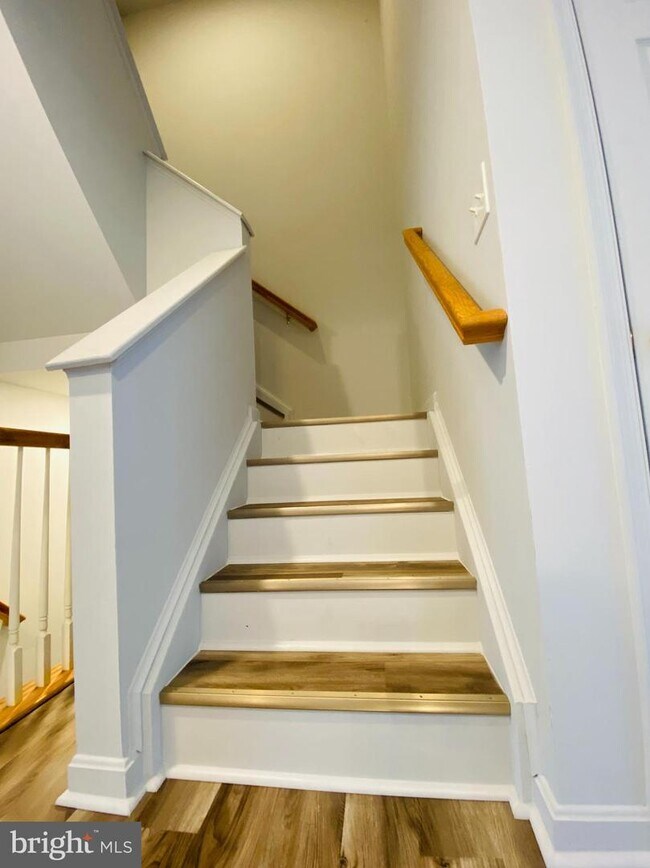 Building Photo - 5147 Mallards Landing Dr