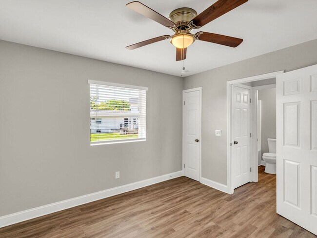 Building Photo - Oak Ridge 37830 - 3 bedroom 2 bath duplex ...