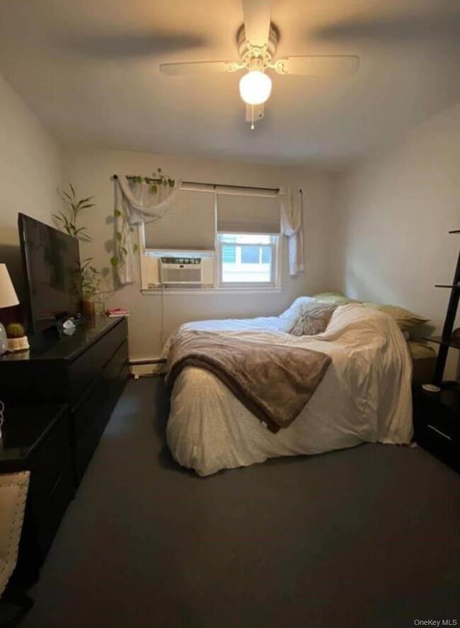 Building Photo - 552 E Walnut St