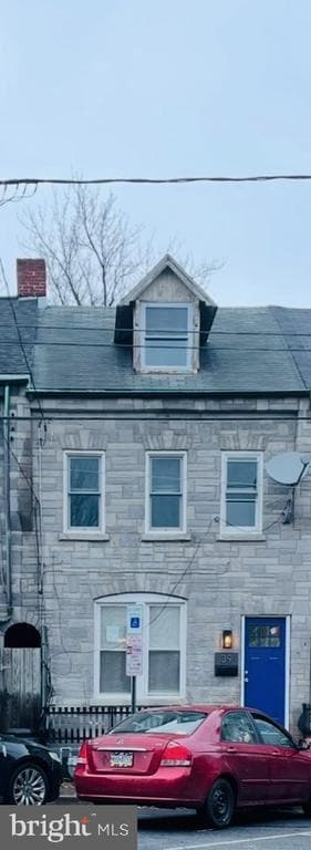 Building Photo - 39 New Dorwart St