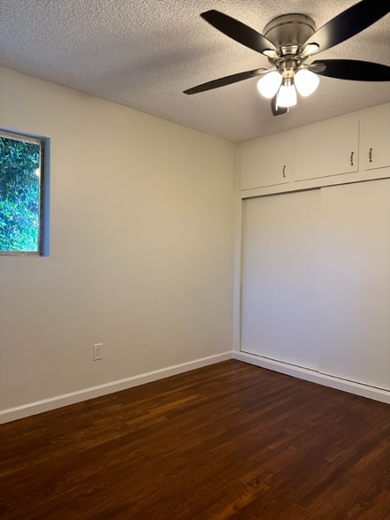 Building Photo - 96 N Oak Ave