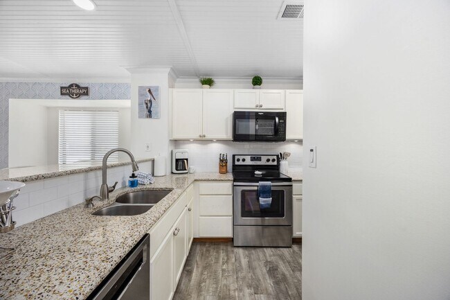 Building Photo - All Inclusive Seasonal Rental Available Oc...