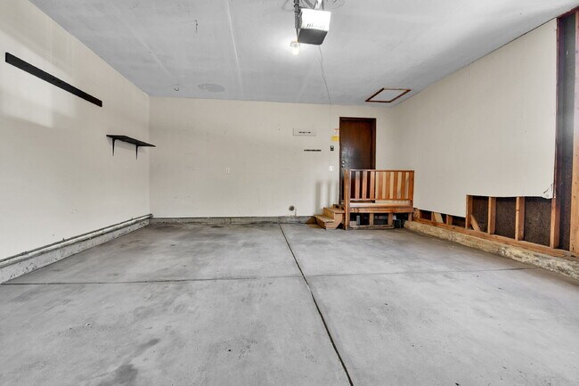 Building Photo - $2,795.00 - 4 Bedroom, 3 Bathroom, Single ...