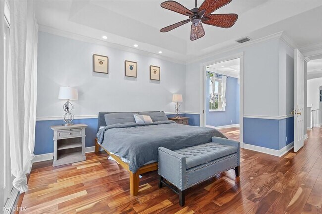 Building Photo - 4 br, 2.5 bath Townhome - 370 NE 7th Ave #...