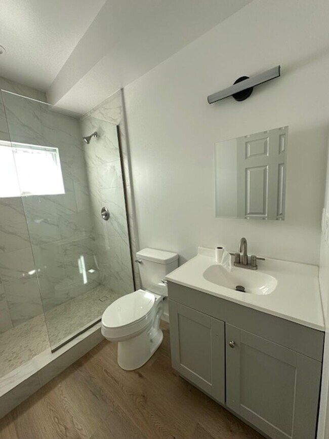 Building Photo - Looking for comfort, privacy, and modern l...