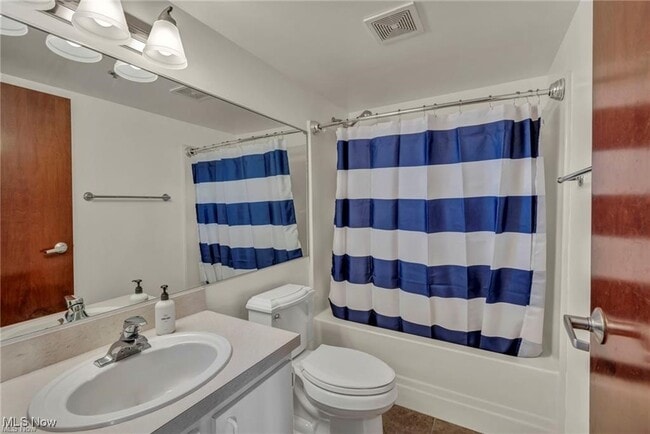 Building Photo - 1133 W 9th St