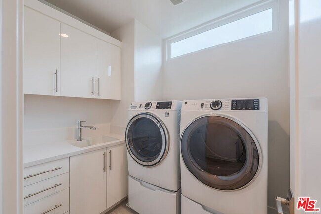 Building Photo - 12962 Discovery Crk