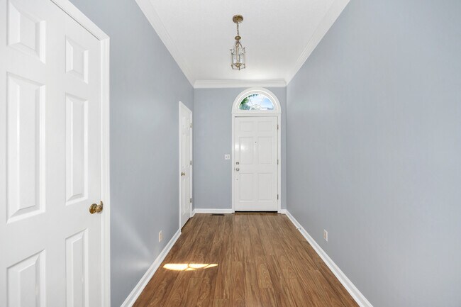 Building Photo - 324 Inverness Dr SW