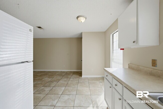 Building Photo - 6415 Schoel Ln