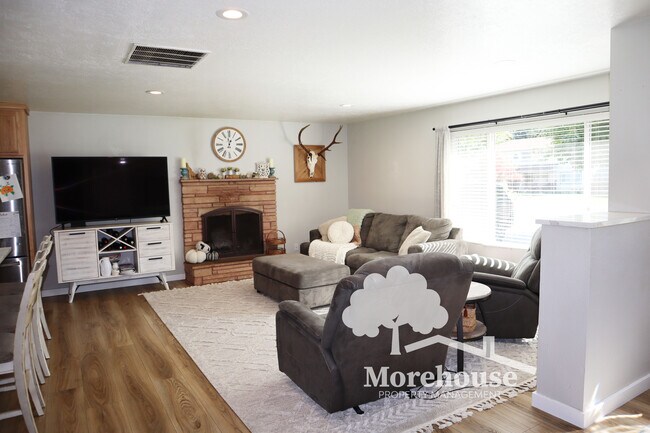 Building Photo - 10440 Meadow Lark Dr