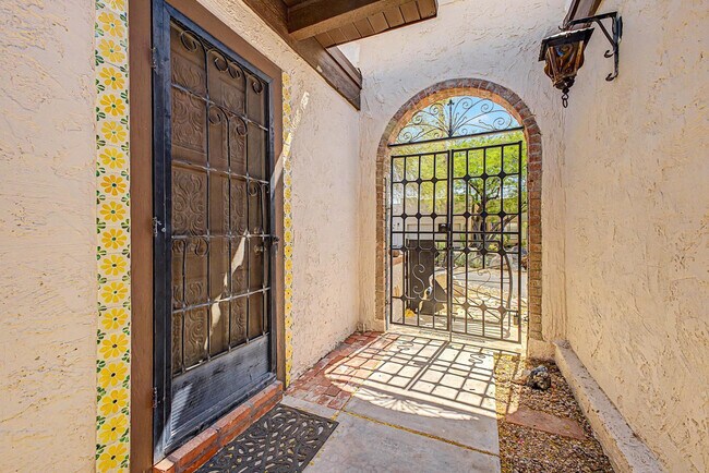 Building Photo - 37210 N Tranquil Trail