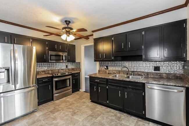 Building Photo - Beautiful 4 Bedroom Home in Martinez, GA