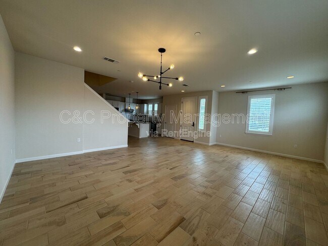 Building Photo - 14826 Kit Carson Dr