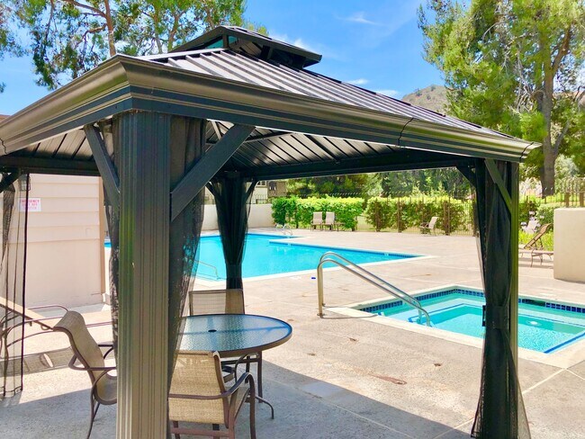 Building Photo - Beautiful, End-Unit, Ground Level, Largest SF 1/1 layout in the Pala Mesa Villas Community with G...