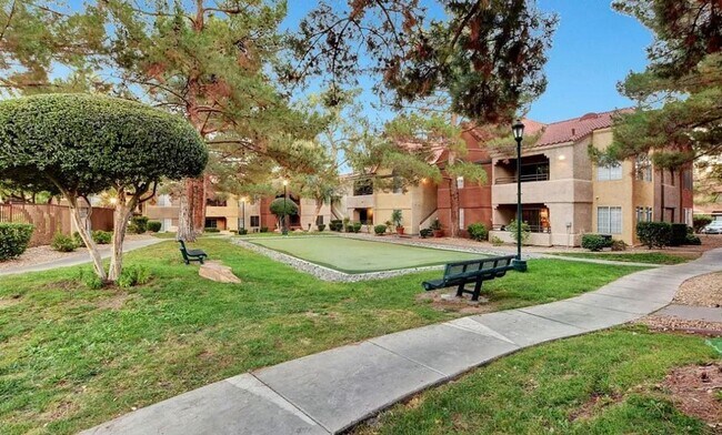 Building Photo - RESORT STYLE LIVING!