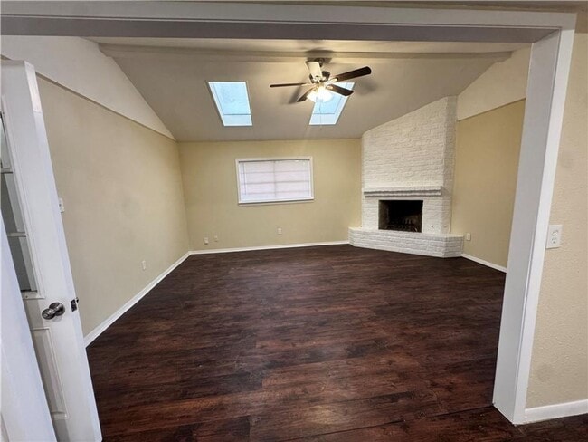 Building Photo - 3 bedroom 2 bath house in Calallen