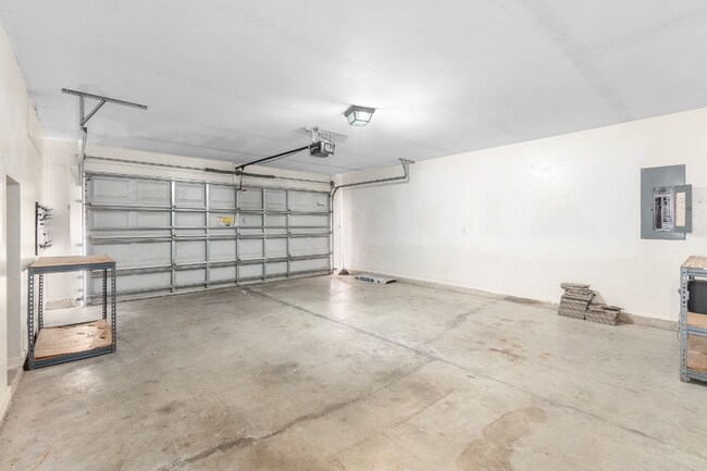 Building Photo - 131 Cherry Grove Dr