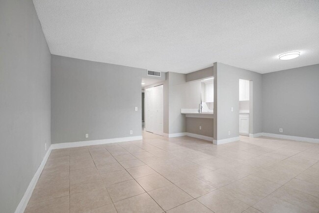 Primary Photo - 516 Meadows Cir