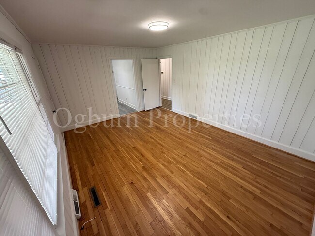 Building Photo - 117 Caroline Ct