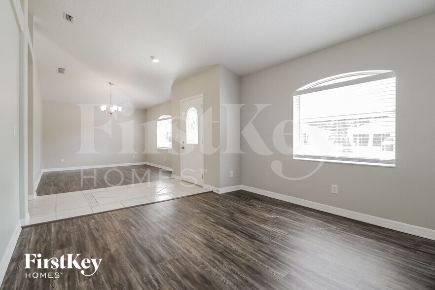 Building Photo - 660 Wild Flower St