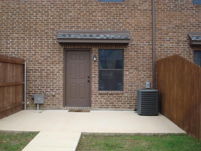Building Photo - 11118 Marion Rd