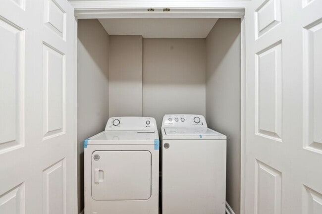 Building Photo - 1275 Penny Ln