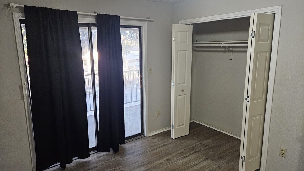 Bedroom - 1202 Thorpe Ln