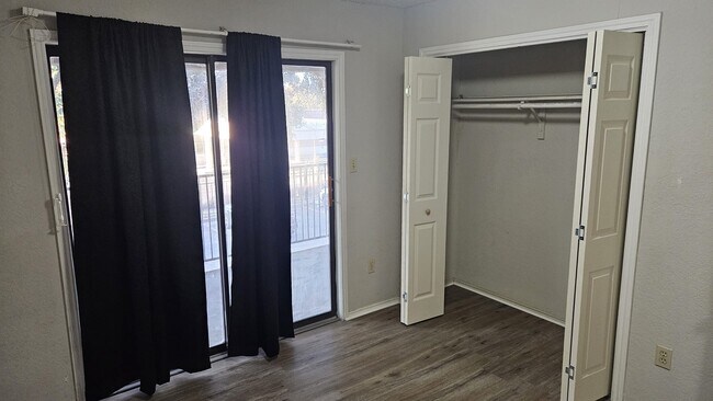 Bedroom - 1202 Thorpe Ln