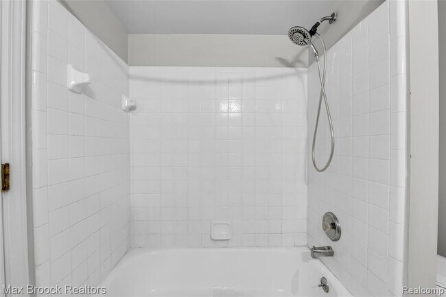 Building Photo - 107 Millstone Rd