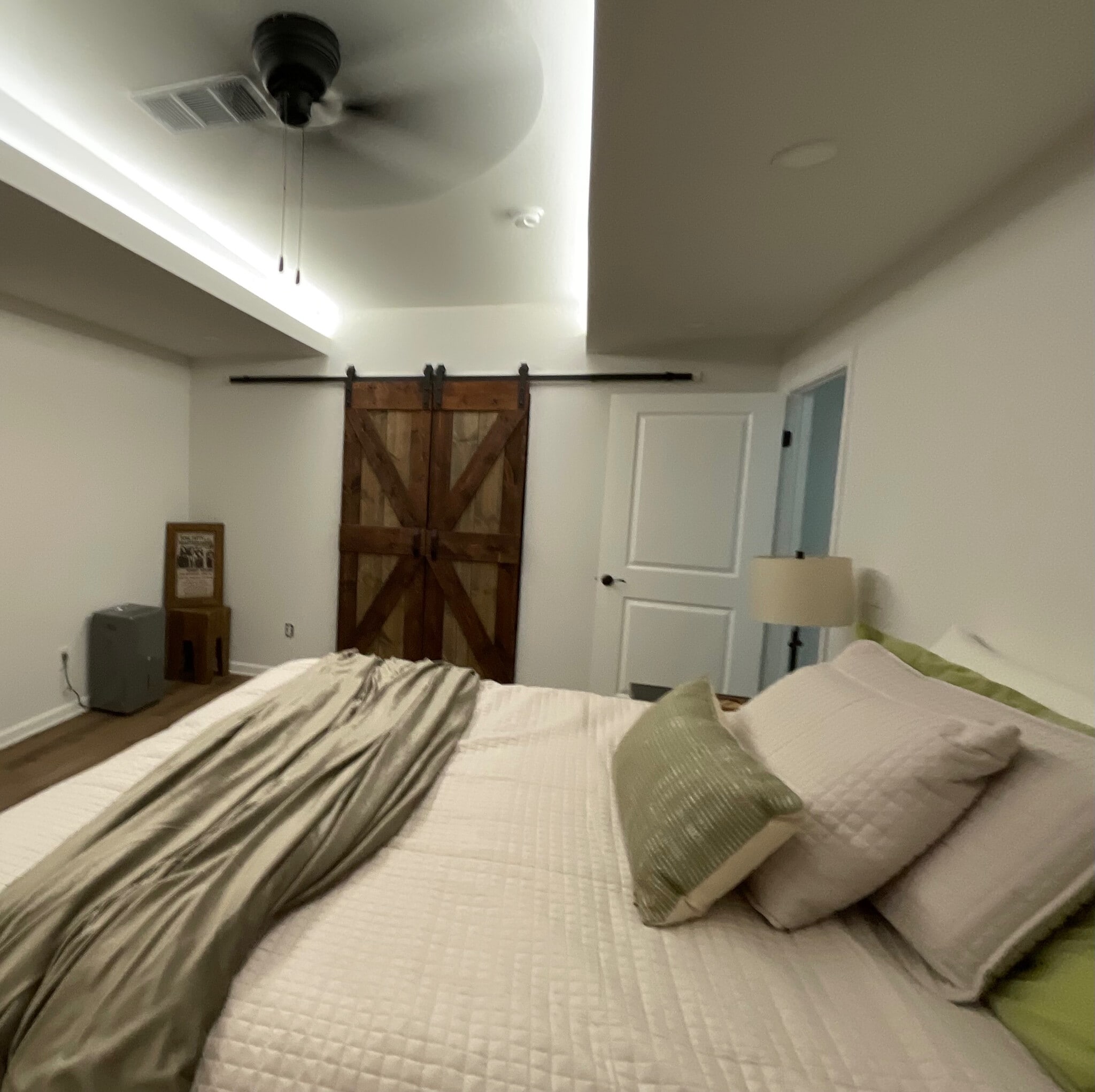 Building Photo - Room in Apartment on Wynfair Dr