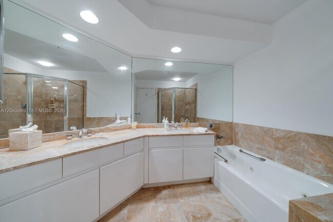 Building Photo - 888 Brickell Key Dr