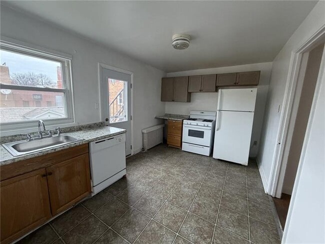 Building Photo - 5839 Darlington Rd