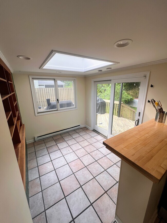 Building Photo - 5602 Hawthorne St