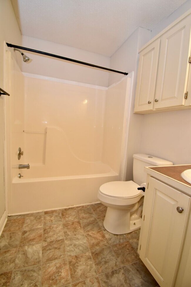 Building Photo - 3 Bed, 2 Bath Home in Ruston