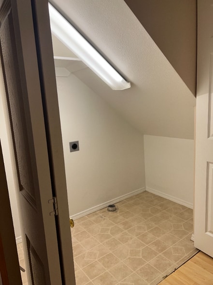 Building Photo - 2515 Lily Dr