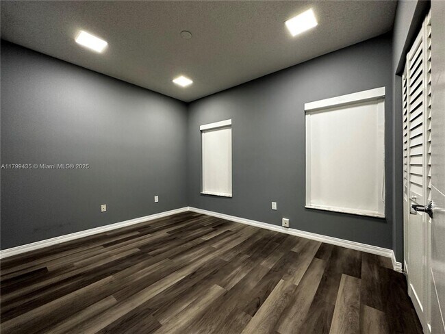 Building Photo - 691 SW 158th Way