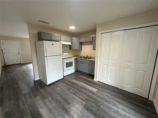 Building Photo - 453 Beech Ave