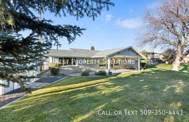 Building Photo - 1227 Fairway Dr NE