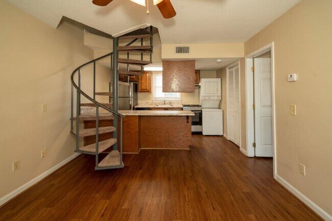 Building Photo - Campus Courtyard at Glenn #10