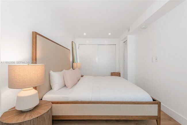 Building Photo - 2301 Collins Ave