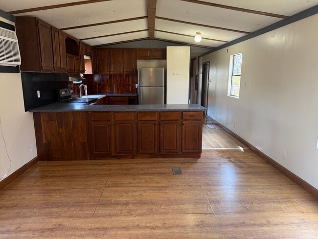 Building Photo - 3 Bedroom Mobile Home in Pleasant Garden!