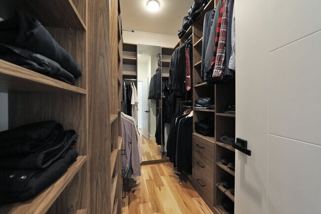 Building Photo - 528 Sagamore Ave