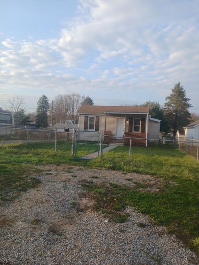 Building Photo - Welcome to 494 Allston!