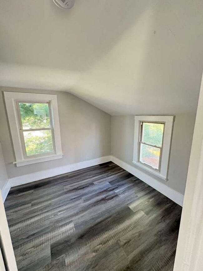 Building Photo - Spacious Single Family Home in Willowick