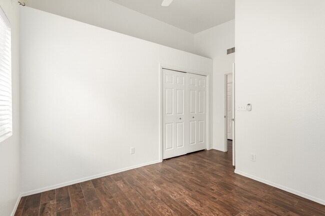 Building Photo - 9003 E Aster Dr