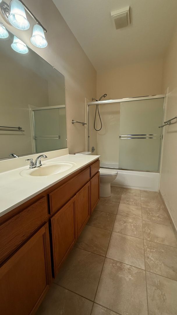 Building Photo - Charming 4 Bedroom 2 Bath Home in Antioch!
