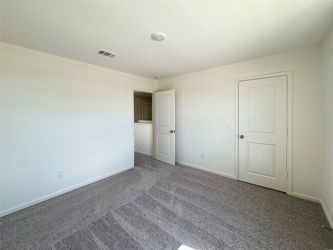 Building Photo - 8703 Vacek Xing Wy