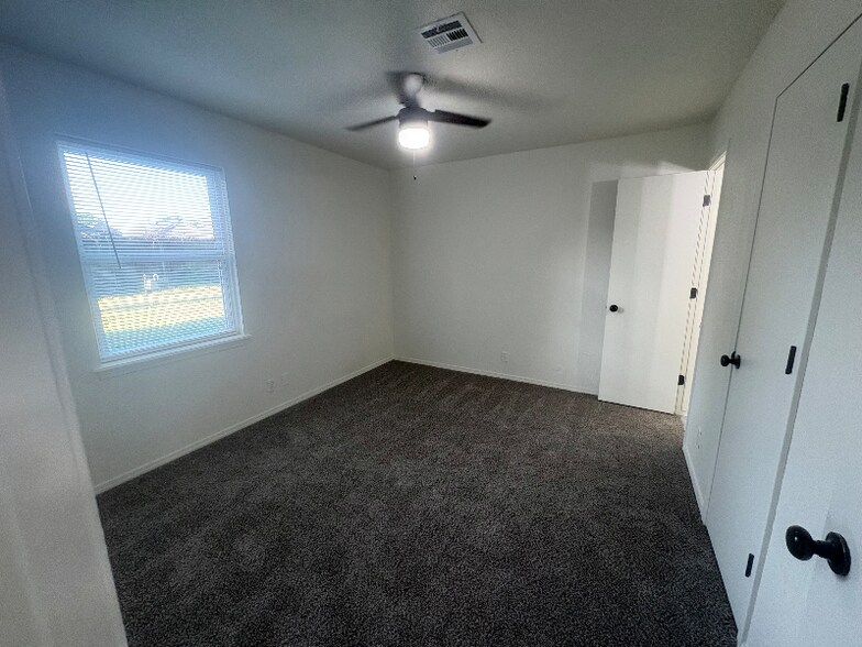 Building Photo - 1321 W Pittsburg St
